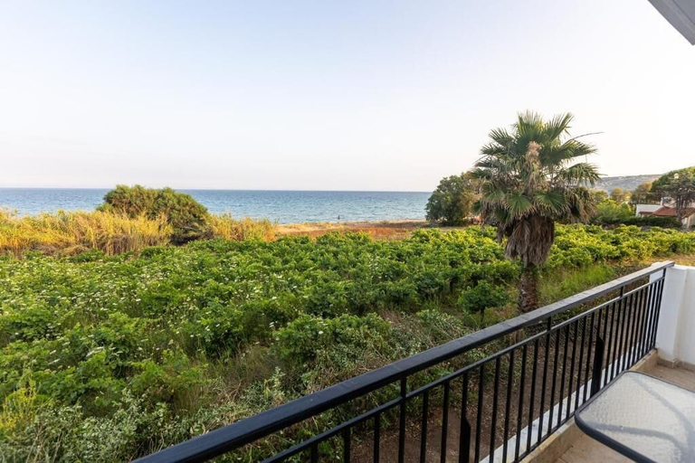 Room 4, Seaheaven House B4 - Beachfront Nest Memi Koroni, Peloponnese