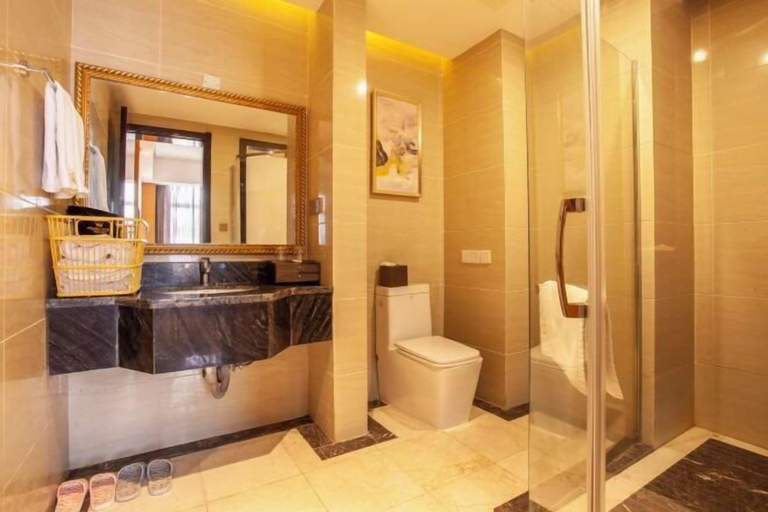 Bathroom 3, Yilong International Hotel (Xincai Moon Bay Park), Zhumadian