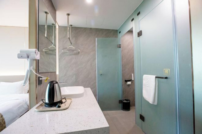 Bathroom, Yintan Hotel, Weihai