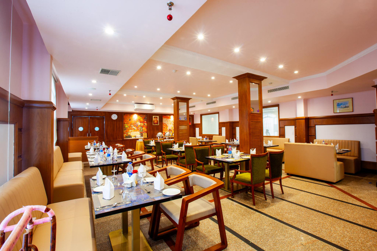Food & Drinks 5, Holiday Hotel Cherai, Ernakulam