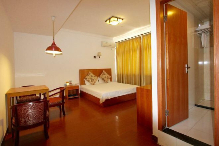 Bedroom 4, Baishuitang Hotel, Jiaxing