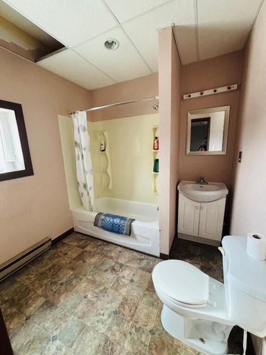 Bathroom 4, Wakaw Inn, Division No. 15