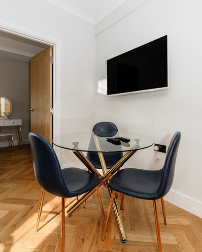 Others 5, Bright Apartments near Hyd Park, London