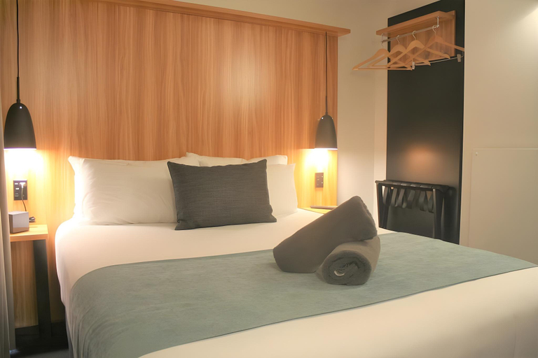 Others 3, No. 9 Hotel, Waitakere