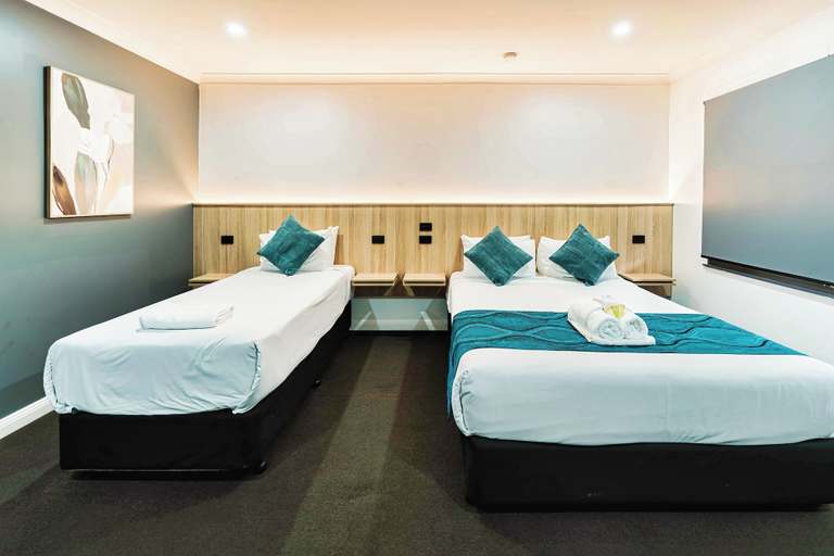 Bedroom 3, Country 2 Coast Coffs Harbour Motor Inn, Coffs Harbour - Pt A