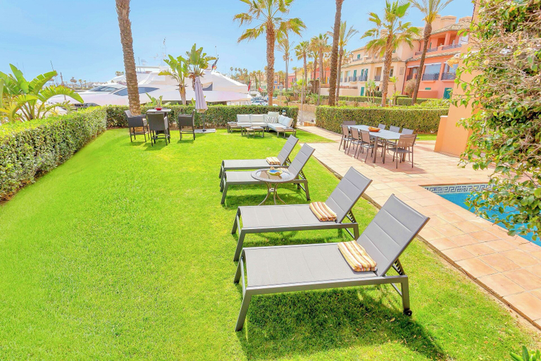 Outdoor dining 3, Sotogrande Marina Duo Apartment, Cádiz