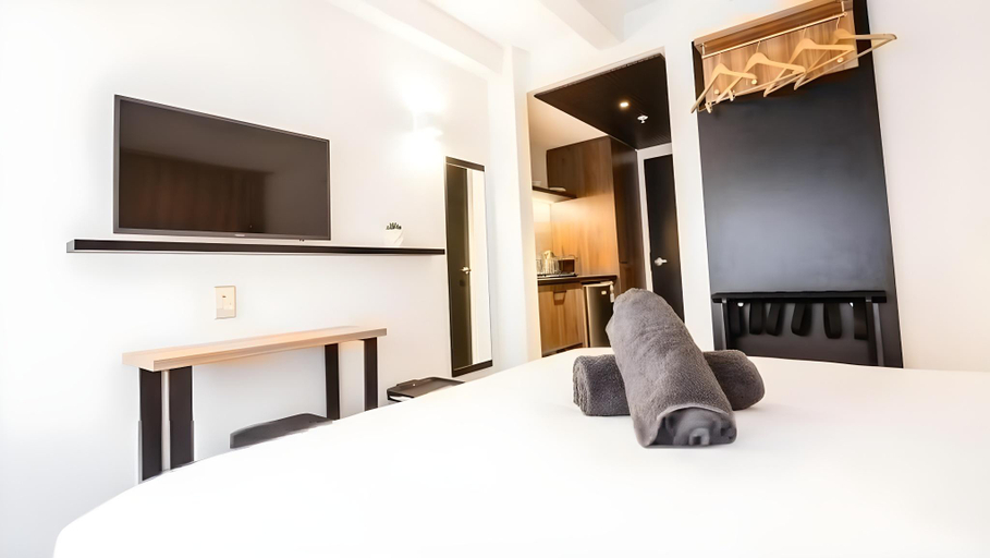 Others 4, No. 9 Hotel, Waitakere