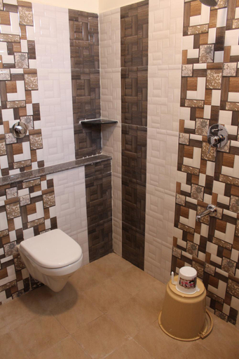 Bathroom 4, Hotel D'Inn, Puducherry