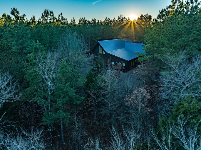 Room 2, Cabin - Near Black Mountain, McCurtain