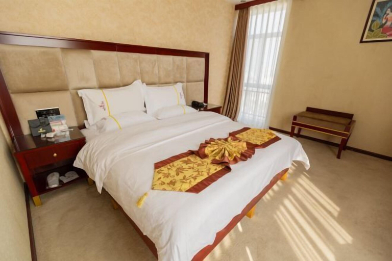Bedroom 3, Fortune Hotel, Dehong Dai and Jingpo