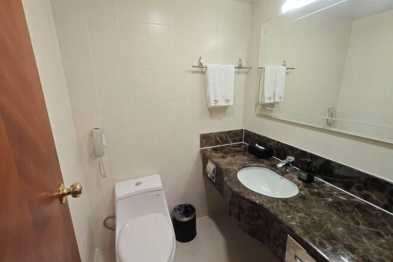 Bathroom 4, Yueda International Hotel, Yancheng