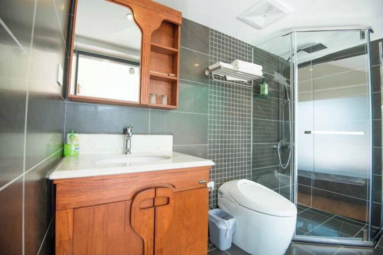 Bathroom 4, Lanyun Haiwan Inn, Dali Bai