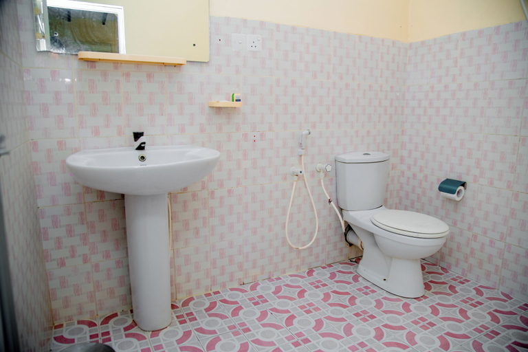 Bathroom 4, Lavendish Country Resort, Dambulla