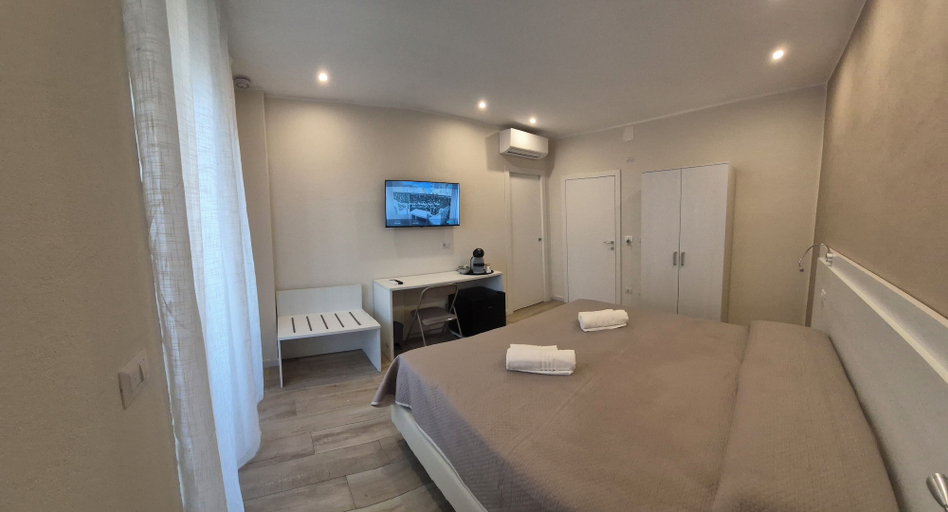 Bedroom 2, Seaside Holidays Guest House, Sassari