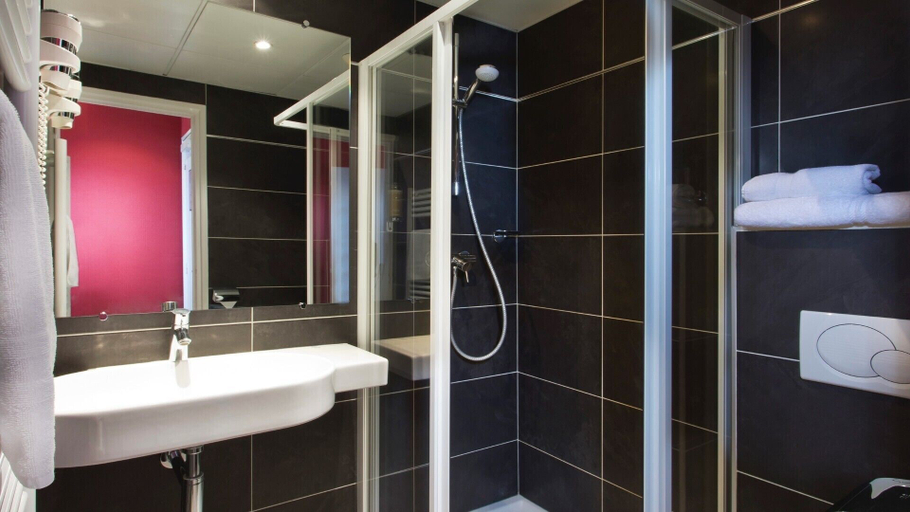 Bathroom 5, Hôtel du Prince Eugène, Paris