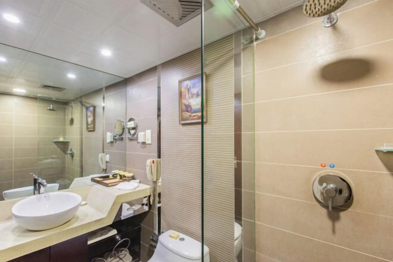 Bathroom, Yuyuan Hotel, Taiyuan