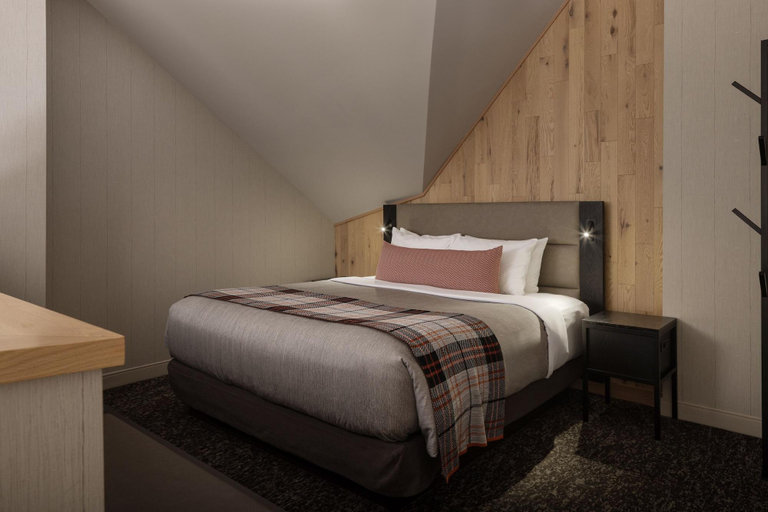 Bedroom 3, Peaks Hotel & Suites, Division No. 15