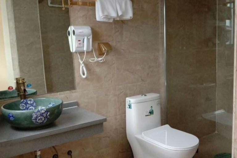 Bathroom 3, Green Island Hotel, Chongzuo