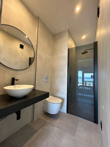 Bathroom 5, SmartStay Johnny, Podstrana