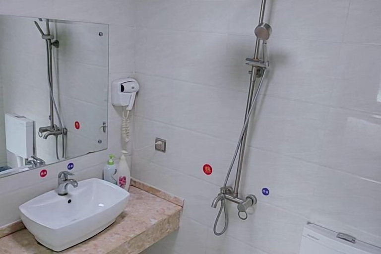 Bathroom 2, Jincheng Hotel, Liupanshui