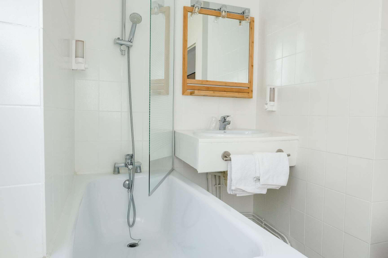 Bathroom 4, Hôtel Notre Dame, Gironde