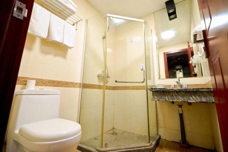 Bathroom 2, Dilang Holiday Hotel (Yangzhou Jiangdu Passenger Terminal Branch), Yangzhou