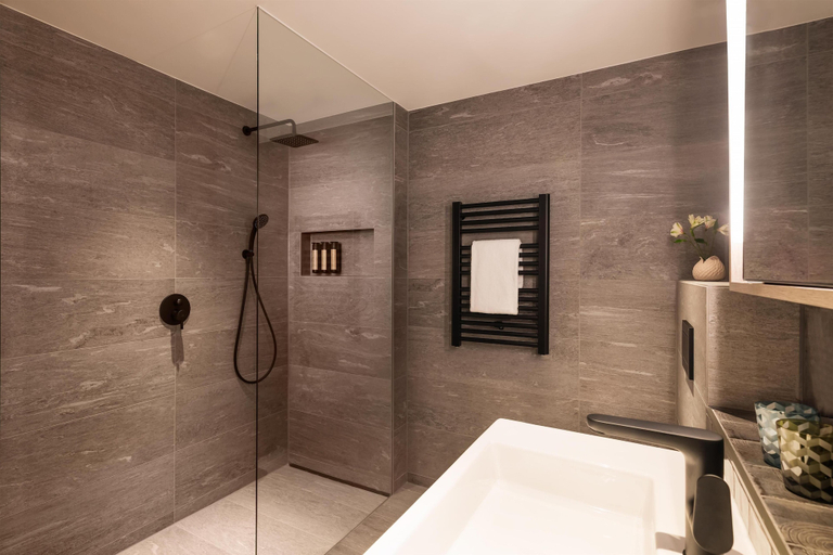 Bathroom 5, Kennedy 89 Hotel Frankfurt, part of Hyatt, Frankfurt am Main
