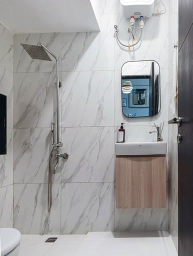 Bathroom 5, 3BR Bogor Village W/ Pool & Playstation, Bogor
