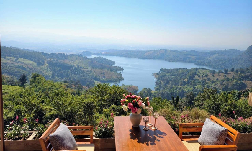 Outdoor dining 2, Le Doi Lakeview, Mae Suai