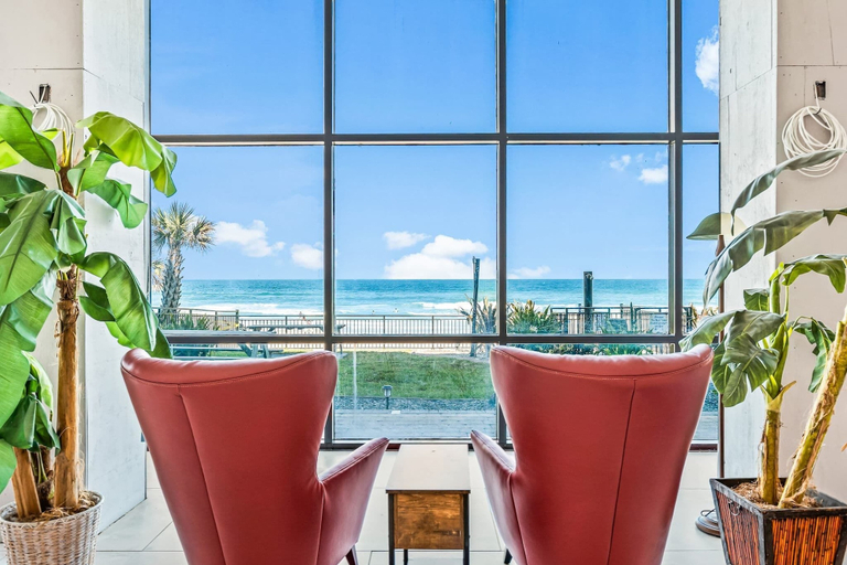 Room 2, Beach Studio w Partial Water Views Sundeck Pool, Volusia