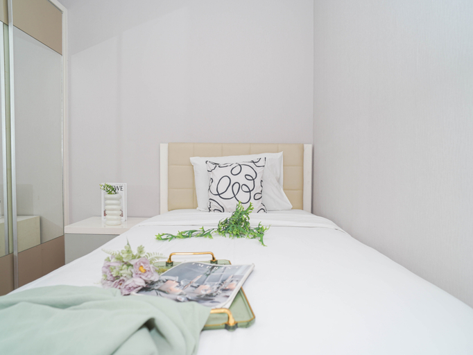 Bedroom 5, Serene Red Vibe 2BR at Apartment Nifarro Park By Travelio, Jakarta Selatan