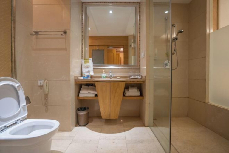 Bathroom 3, Island Hotel, Zhangzhou