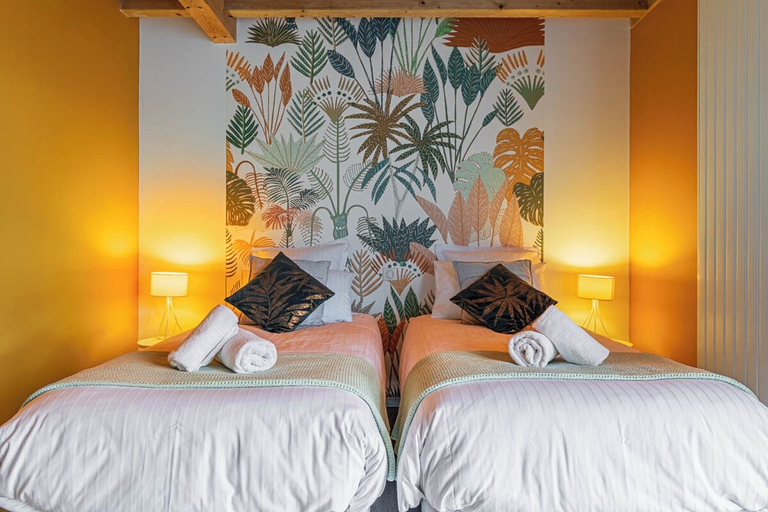 Bedroom 2, Ome Sweet Home, Aube