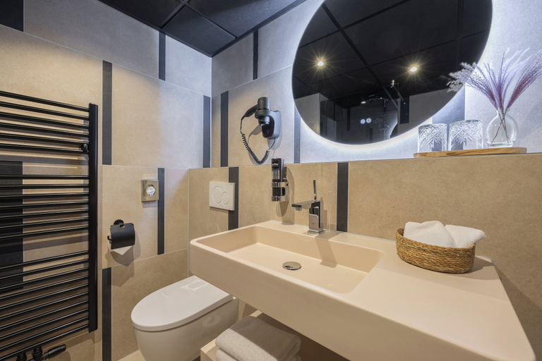 Bathroom 4, Leonardo Hotel Papendrecht, Alblasserdam