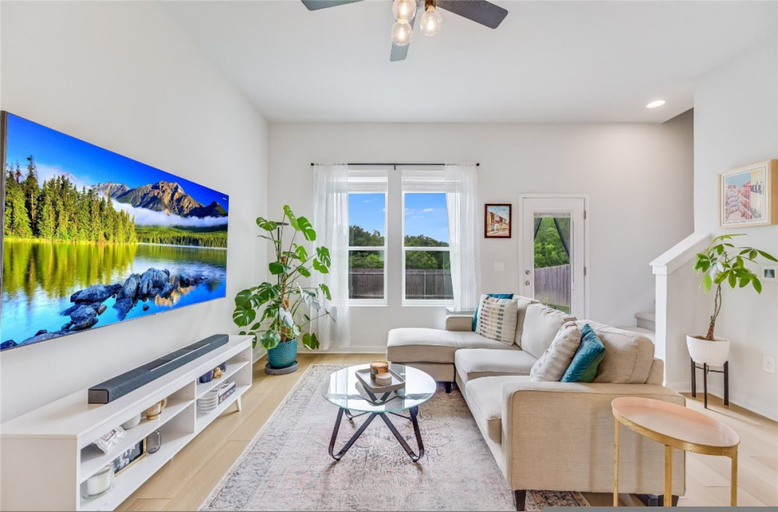 Room 1, Spacious 2BR Flex Room Home Near Tech Campuses, Travis