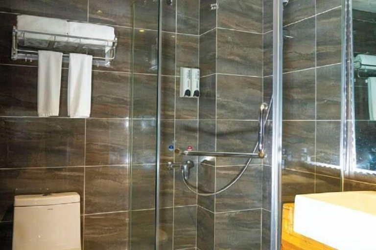 Bathroom 3, Xinyuan Hotel (Xiushan Bus Terminal), Chongqing