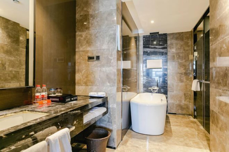 Bathroom 4, Tongren Jinjiang Hotel, Tongren