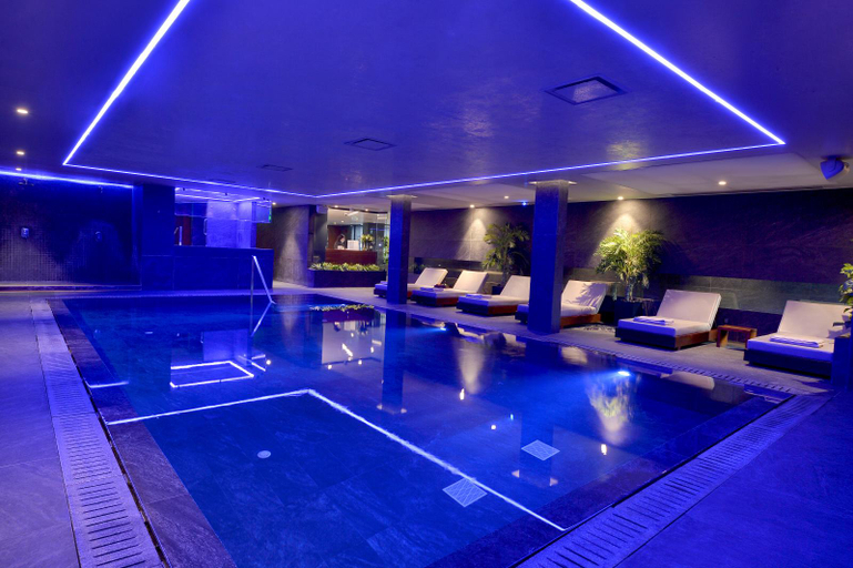 Sport & Beauty 2, Ajax Hotel