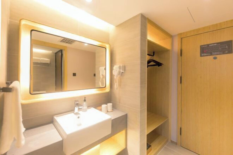 Bathroom 5, JI Hotel (Beijing Wukesong Yongding Road), Beijing