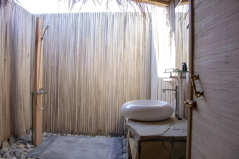 Bathroom 4, Sama Ras Al Jinz, Sur