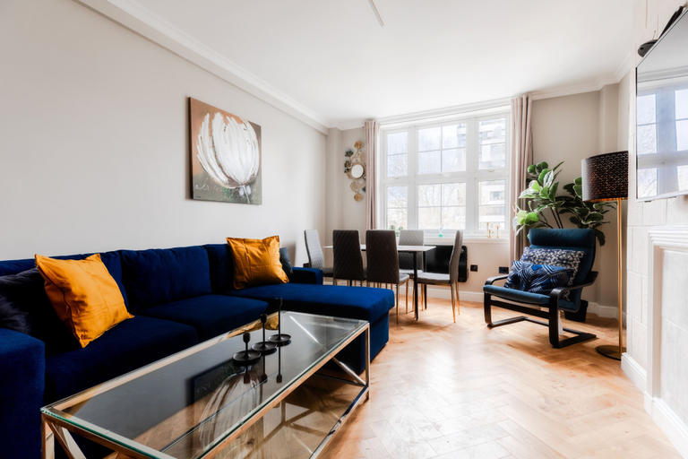 Others 4, Bright Apartments near Hyd Park, London