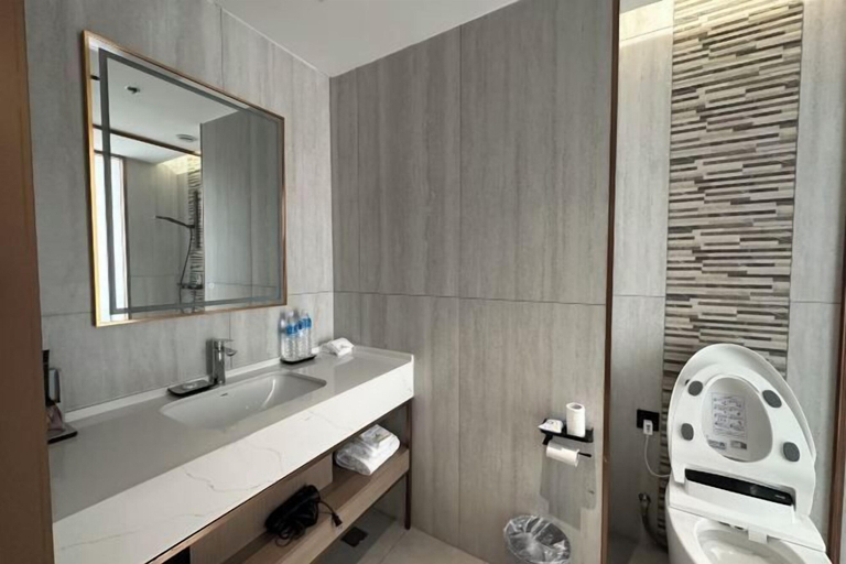Bathroom 3, Lucheng International Hotel, Tieling
