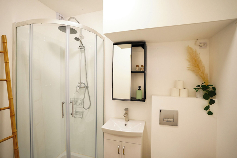 Bathroom 4, SURFinn Vieux Boucau, Landes