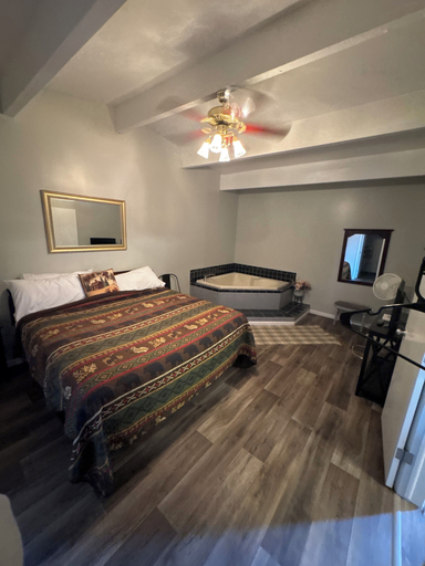 Room 2, Tecumseh Inn and Suites, Lenawee