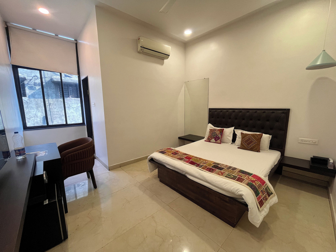 Room 4, Hotel Golden Leaf, Nagpur