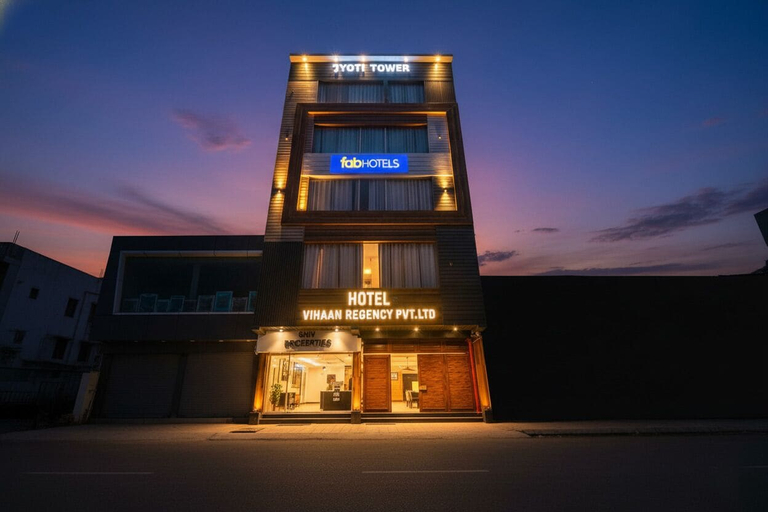 Exterior & Views