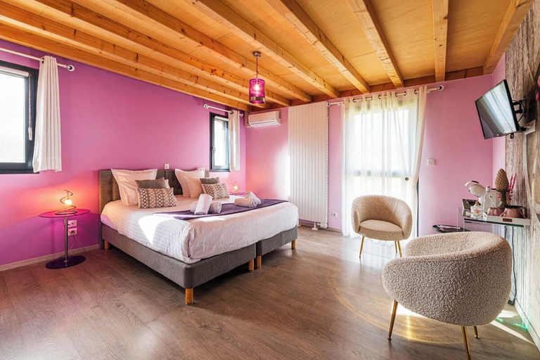 Bedroom 4, Ome Sweet Home, Aube