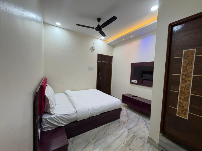 Room 2, Hotel Majestic Inn, Nagpur