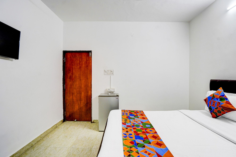 Room 4, Fabexpress Elvin Balaji Beach Palace, North Goa