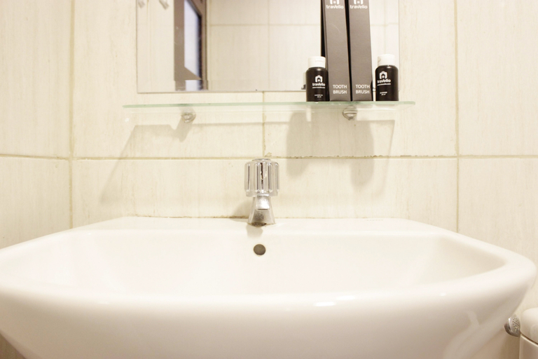 Bathroom 3, Best Location 2BR Tamansari La Grande Apartment By Travelio, Bandung